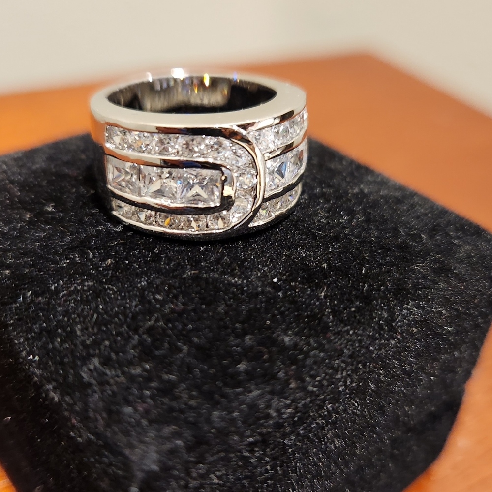 Ring - Picture 5 of 5